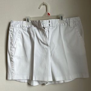 Like New Larry Levine Stretch White Shorts Size 14